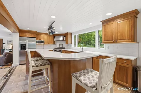 Kitchen - 76 Pocahontas Rd, Redding, CT 06896 photo 3 of 4