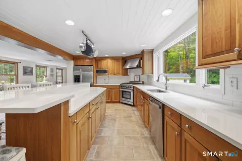 Kitchen - 76 Pocahontas Rd, Redding, CT 06896 photo 2 of 4
