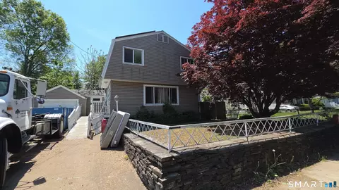 87 Oxford Dr, East Hartford, CT 06118
