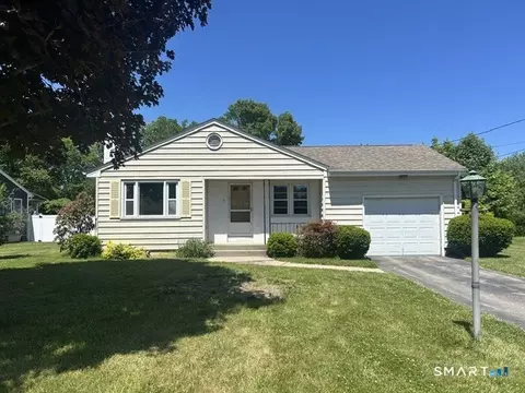 5 Maple Ct, Waterford, CT 06385