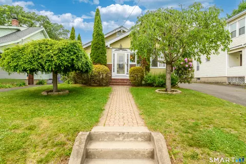 62 Fennbrook Rd, West Hartford, CT 06119