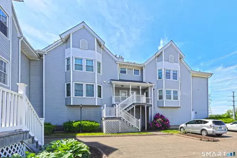58 Greenview Ln #58, Milford, CT 06461