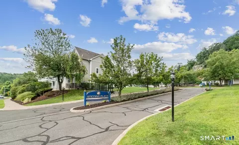 64 Stetson Pl, Danbury, CT 06811