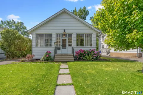53 Burr St, West Hartford, CT 06107