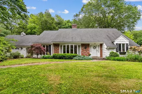 30 Fox Chase Ln, West Hartford, CT 06107