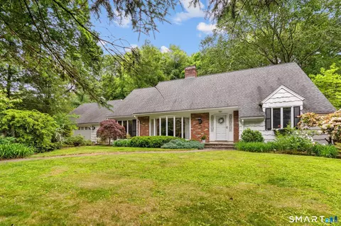 30 Fox Chase Ln, West Hartford, CT 06107