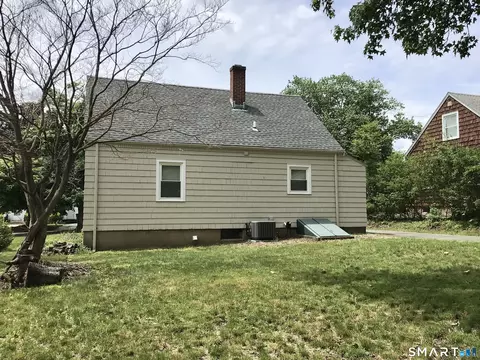 Exterior - 28 Thayer Rd, Hamden, CT 06514 photo 3 of 4