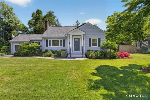 84 Jesswig Dr, Hamden, CT 06517