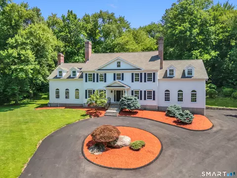 141 Putting Green Rd, Trumbull, CT 06611
