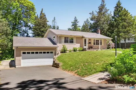 8 Liberty Rdg, Clinton, CT 06413