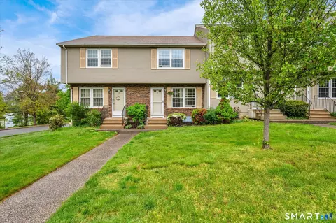 8 Countryside Ln #5, Middletown, CT 06457
