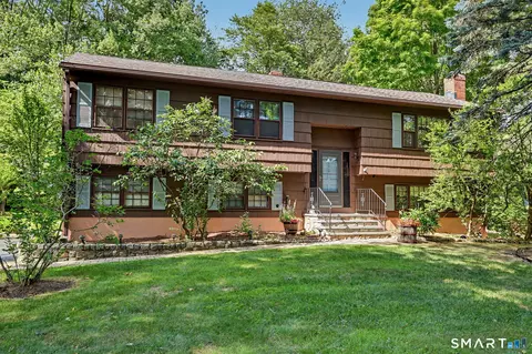 2010 Old Town Rd, Trumbull, CT 06611