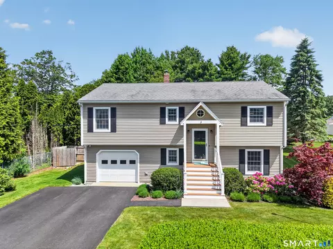 35 Bruggeman Pl, Mystic, CT 06355