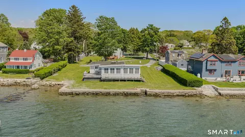 210 Shore Rd, Waterford, CT 06385
