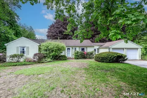 34 Valerie Ln, Danbury, CT 06811