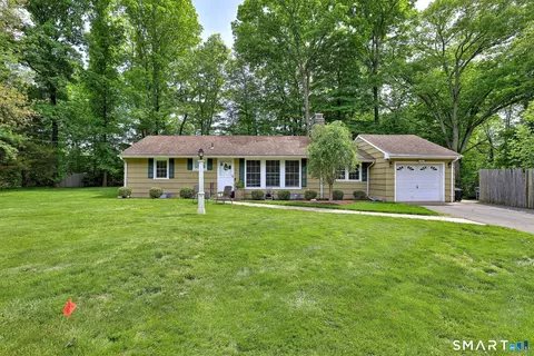 24 Hubbard Rd, North Branford, CT 06471