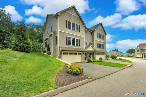 184 Wells View Rd #184, Shelton, CT 06484