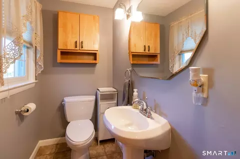 Bath - 763 North St, Suffield, CT 06078 photo 1 of 7
