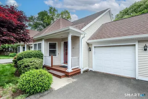 172 Summerfield Gdns #172, Shelton, CT 06484