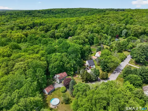 8 Lee Brook Dr, Ledyard, CT 06339