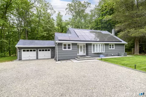 3 Huckleberry Dr S, Norwalk, CT 06850