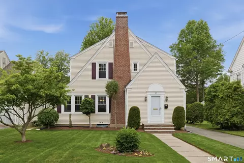 25 Penn Dr, West Hartford, CT 06119