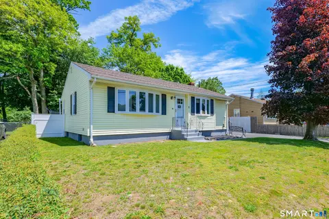 14 Roxbury Rd, East Hartford, CT 06118