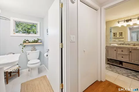 Entry Way - 18 Willow Ln, Morris, CT 06763 photo 2 of 2