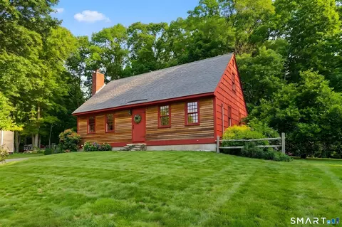 6 Robin St, Pawcatuck, CT 06379