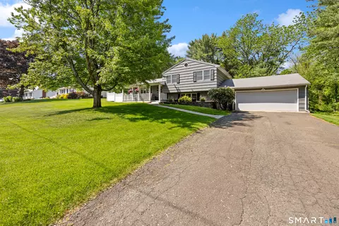 59 Surrey Dr, North Haven, CT 06473