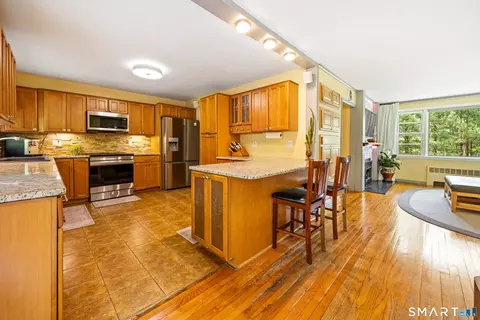 1067 Litchfield Tpke, New Hartford, CT 06057
