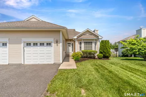 37 September Ln #37, Beacon Falls, CT 06403