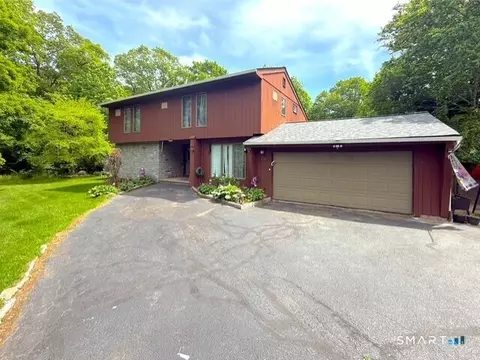 109 Spruce Dr, Naugatuck, CT 06770