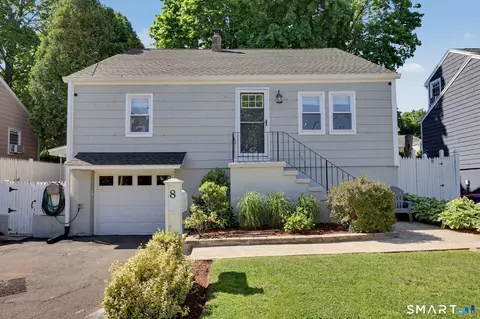 8 Wildmere Ln, Norwalk, CT 06851