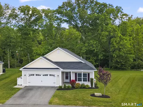 19 Henry Dr #19, Moosup, CT 06354