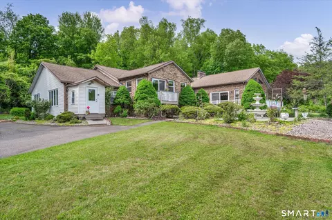 18 Grantham Rd, Wallingford, CT 06492