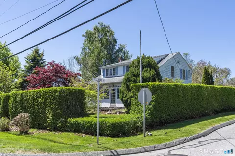 11 Sunrise Ave, Niantic, CT 06357