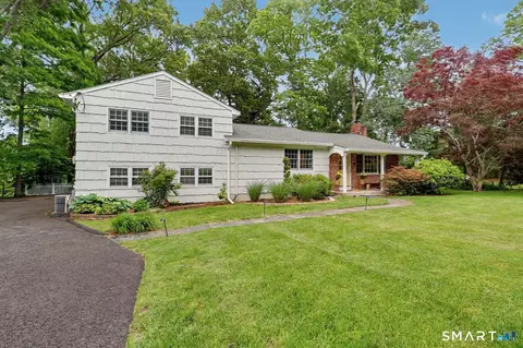 46 Midrocks Dr, Norwalk, CT 06851