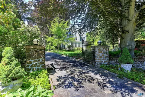 25 Center Rd, Woodbridge, CT 06525
