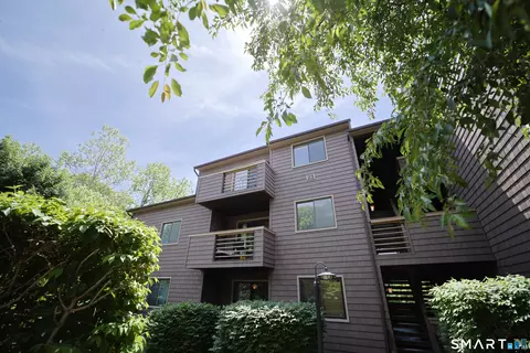 166 Old Brookfield Rd #23A6, Danbury, CT 06811