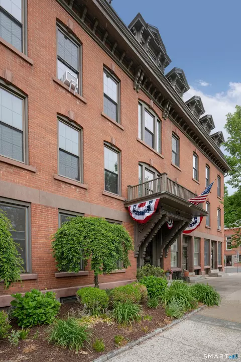 130 Main St #2D, Canton, CT 06019