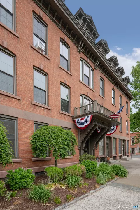 130 Main St #2D, Canton, CT 06019