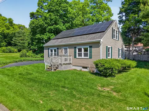 14 Oakwood Ln, Clinton, CT 06413