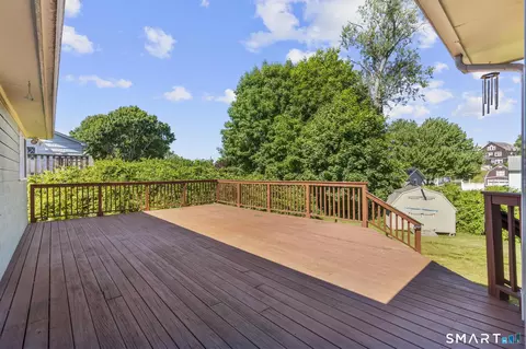 Exterior - 48 Prospect Ave, Niantic, CT 06357 photo 4 of 6