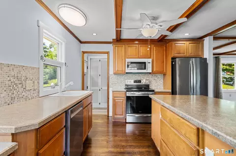 Kitchen - 48 Prospect Ave, Niantic, CT 06357 photo 3 of 3
