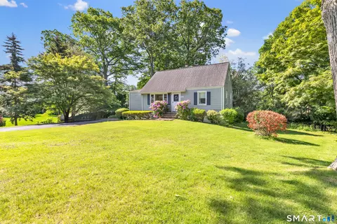 36 Romanock Pl, Fairfield, CT 06824