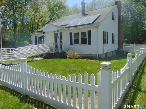 381 Chestnut Hill Ave, Waterbury, CT 06704