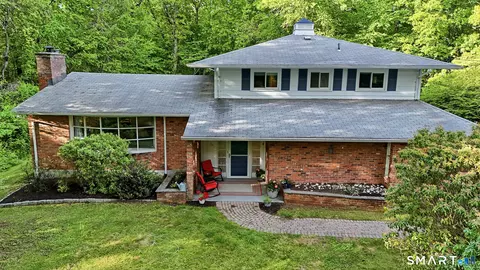 24 Jericho Dr, Old Lyme, CT 06371