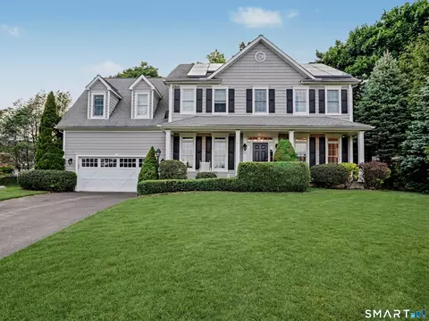 28 Walnut Ridge Ln, Stamford, CT 06905