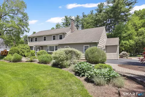 10 Hampshire Ln, Simsbury, CT 06070